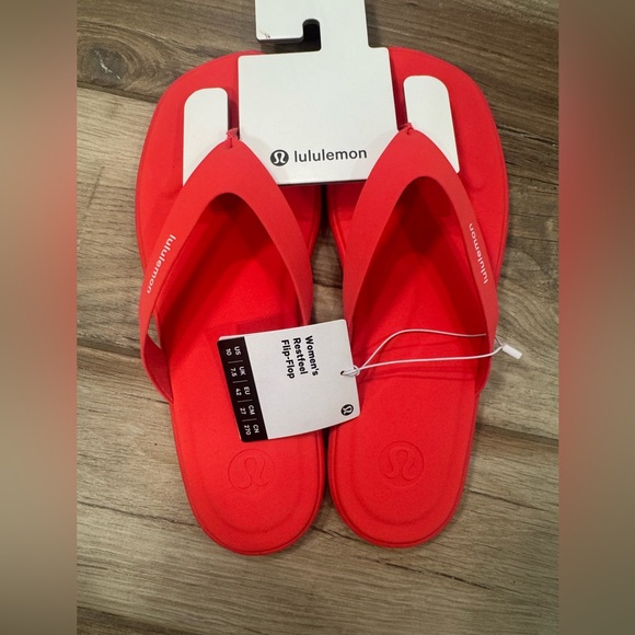 NWT Lululemon Restfeel flip flops - Picture 3 of 3